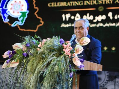تعطیلی کارخانه و بیکاری کارگران خط قرمز مسئولین است    